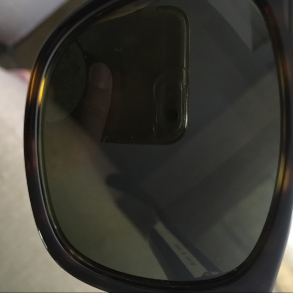 Gucci unisex sunglasses. - Picture 6 of 8